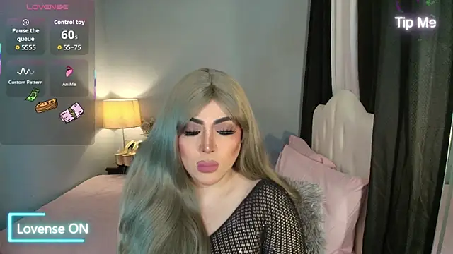 Snapshot of Unforgettable_Maria chatting on 12-17-25, 03:12 Unforgettable Maria online show from 12-17-25, 03:12