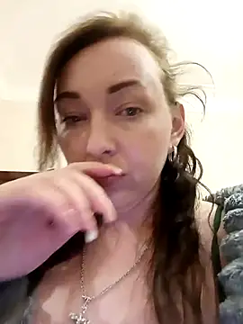 Snapshot of DanaNeon chatting on 04-07-26, 05:46 DanaNeon online show from 04-07-26, 05:46