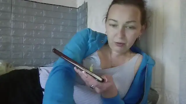 Snapshot of DanaNeon chatting on 04-13-26, 01:16 DanaNeon online show from 04-13-26, 01:16