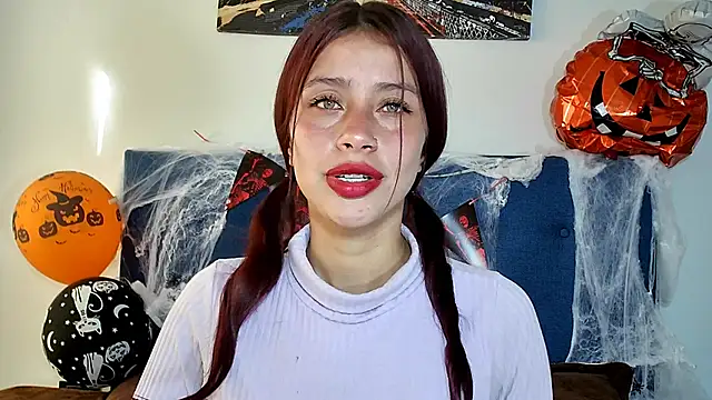 Snapshot of Sofiia_Tay chatting on 10-21-25, 01:23 Sofiia Tay online show from 10-21-25, 01:23