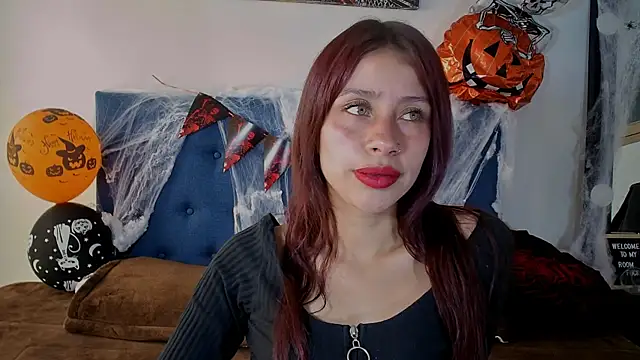 Snapshot of Sofiia_Tay chatting on 10-22-25, 01:33 Sofiia Tay online show from 10-22-25, 01:33