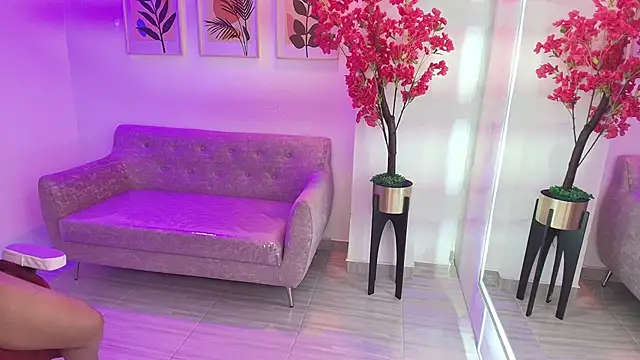 Anie johnson online show from 04-24-26, 06:54