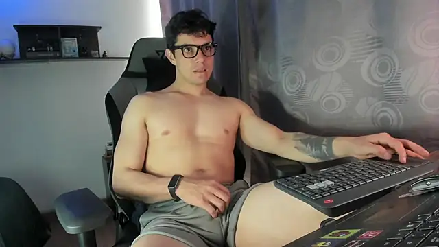 yourfavoriteboy   online show from 09-21-25, 04:41