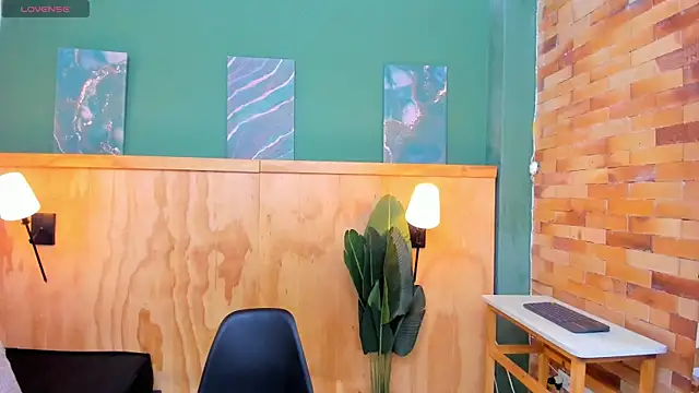 halleylorens online show from 04-16-26, 07:03