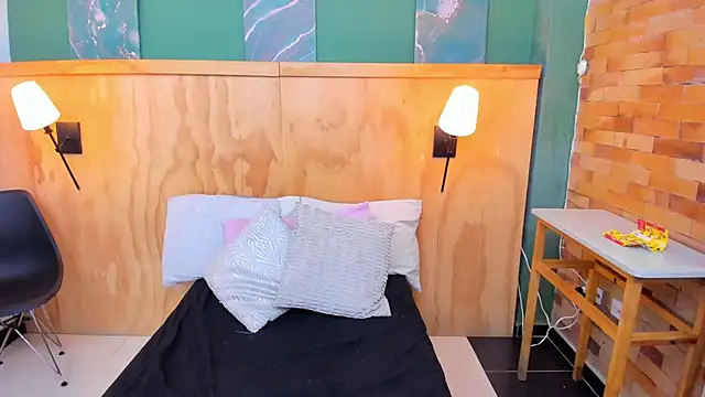 halleylorens online show from 04-28-26, 07:19