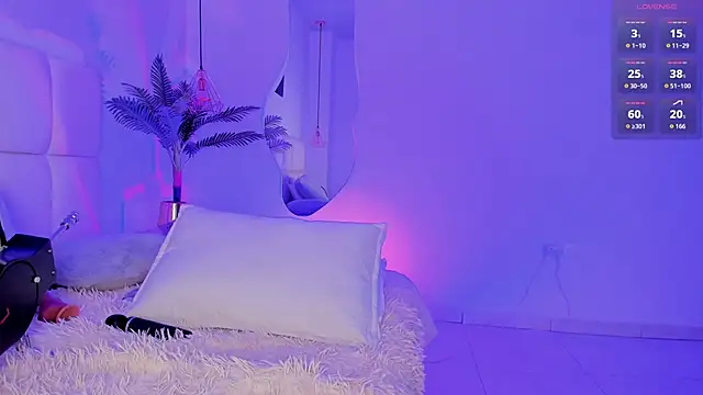 Snapshot of Sarita__Gomez chatting on 10-15-25, 06:02 Sarita Gomez online show from 10-15-25, 06:02