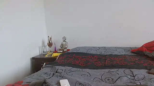 naiaratobon   online show from 04-29-26, 07:20