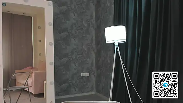 Snapshot of Anellyball chatting on 07-20-26, 10:39 Anellyball online show from 07-20-26, 10:39
