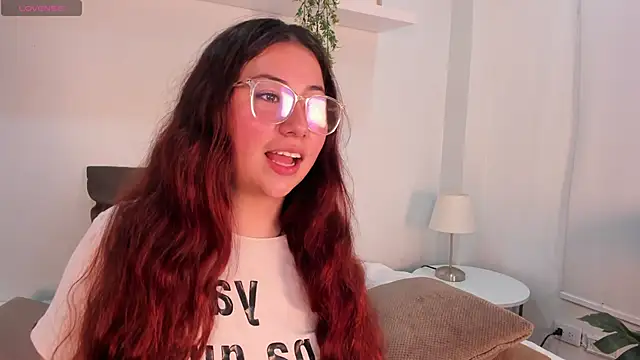 Nicolle Evanss  online show from 04-25-26, 04:15