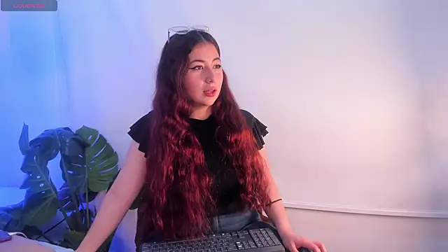 Nicolle Evanss  online show from 04-30-26, 03:57