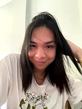 Snapshot of miss_bebericz chatting on 01-08-26, 05:21 miss bebericz online show from 01-08-26, 05:21