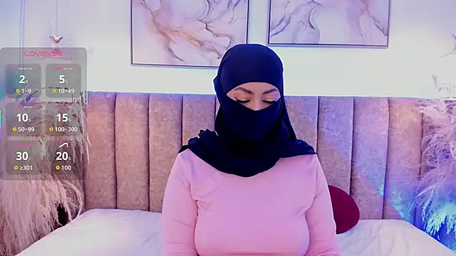 Snapshot of azza__ chatting on 10-11-25, 12:04 azza online show from 10-11-25, 12:04