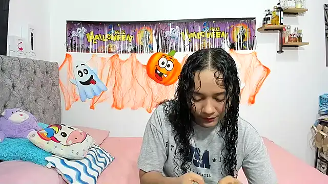 Snapshot of nay_and_aleja1 chatting on 10-29-25, 03:09 nay and aleja1 online show from 10-29-25, 03:09