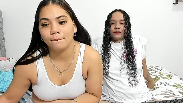 Snapshot of nay_and_aleja1 chatting on 11-11-25, 02:55 nay and aleja1 online show from 11-11-25, 02:55