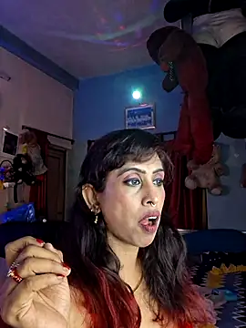 Snapshot of Love_Beauty01 chatting on 06-17-26, 06:42 Love Beauty01 online show from 06-17-26, 06:42