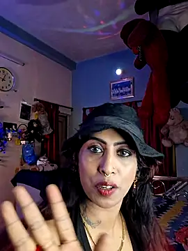 Snapshot of Love_Beauty01 chatting on 06-26-26, 06:56 Love Beauty01 online show from 06-26-26, 06:56