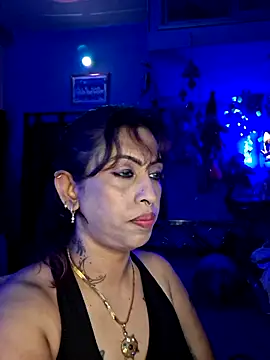 Snapshot of Love_Beauty01 chatting on 07-25-26, 06:27 Love Beauty01 online show from 07-25-26, 06:27