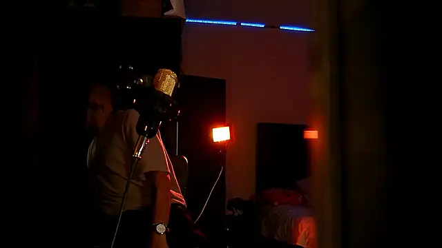 AlphaMasterXxx online show from 11-18-25, 08:24