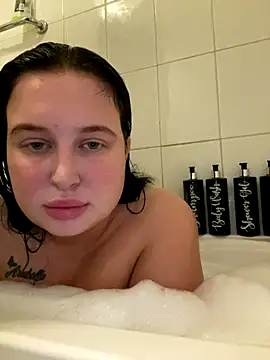 Snapshot of brunetteGirl274 chatting on 10-23-25, 07:56 brunetteGirl274 online show from 10-23-25, 07:56