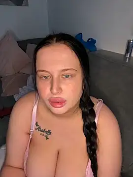 Snapshot of brunetteGirl274 chatting on 11-02-25, 09:28 brunetteGirl274 online show from 11-02-25, 09:28