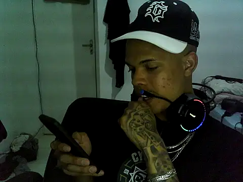 Snapshot of LzgrauAS chatting on 04-04-26, 12:53 LzgrauAS online show from 04-04-26, 12:53