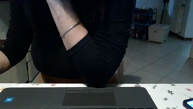 Snapshot of Melissa764 chatting on 10-24-25, 02:57 Melissa764 online show from 10-24-25, 02:57