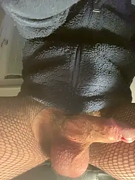 Snapshot of Skeye2 chatting on 02-19-26, 12:17 Skeye2 online show from 02-19-26, 12:17