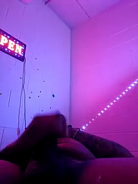 Snapshot of Nuttygmarley chatting on 11-27-25, 09:44 Nuttygmarley online show from 11-27-25, 09:44