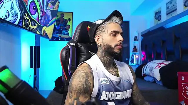 logan hugh8 online show from 02-15-26, 08:38