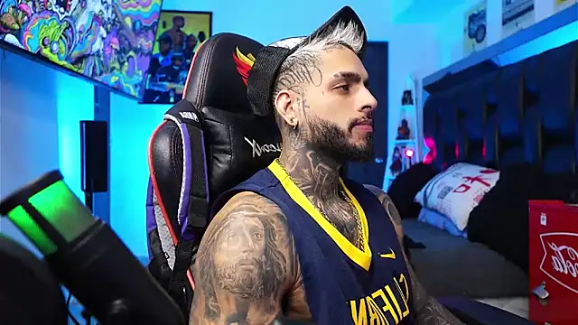 logan hugh8 online show from 02-17-26, 12:23