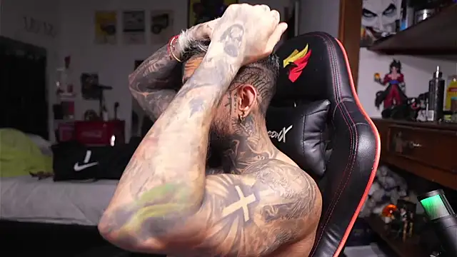 logan hugh8 online show from 04-26-26, 08:01