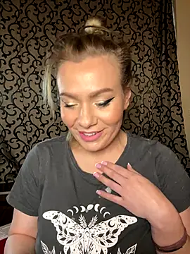 Snapshot of emmasweett11 chatting on 12-19-25, 12:34 emmasweett11 online show from 12-19-25, 12:34