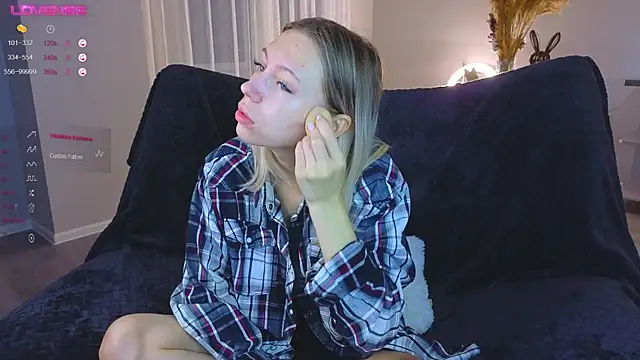 NyxaThorn online show from 10-25-25, 02:35