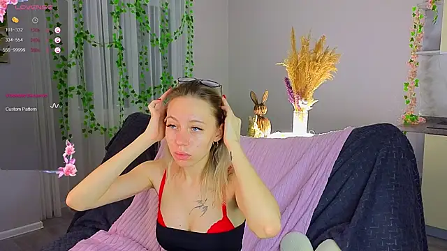 NyxaThorn online show from 12-16-25, 02:33