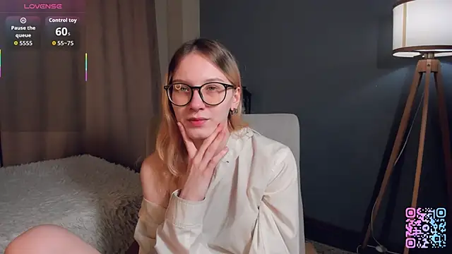 Snapshot of SharylSmalt chatting on 02-06-26, 01:10 SharylSmalt online show from 02-06-26, 01:10