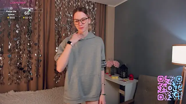 Snapshot of SharylSmalt chatting on 02-22-26, 01:07 SharylSmalt online show from 02-22-26, 01:07