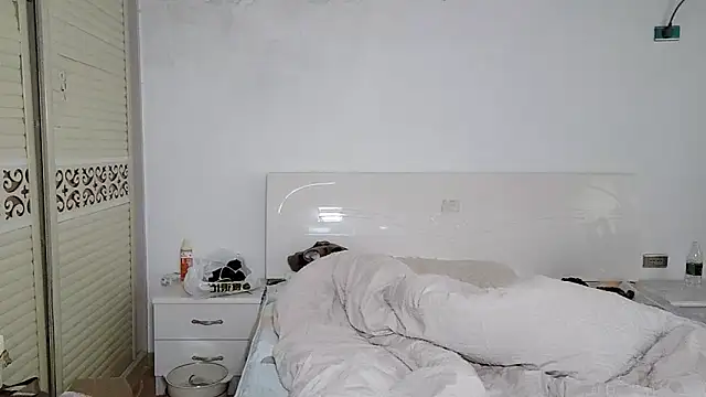 Snapshot of xxz98 chatting on 12-21-25, 01:02 xxz98 online show from 12-21-25, 01:02