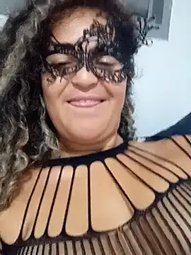 RaphinhaSanches online show from 12-16-25, 02:33