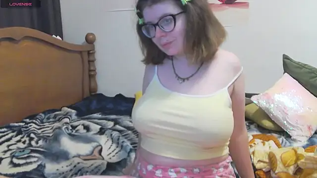 Snapshot of MilisaSweet777 chatting on 09-21-25, 07:04 MilisaSweet777 online show from 09-21-25, 07:04