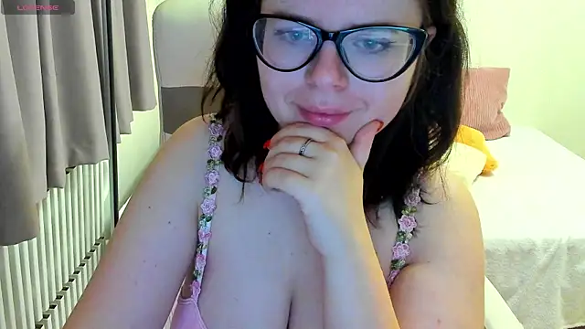 Snapshot of MilisaSweet777 chatting on 12-19-25, 08:27 MilisaSweet777 online show from 12-19-25, 08:27