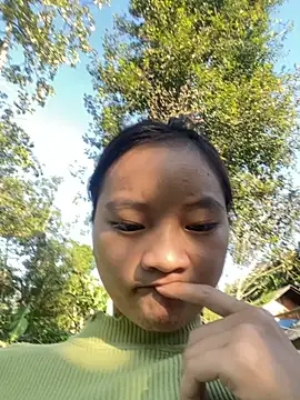 Snapshot of __Nhug__05 chatting on 10-05-25, 12:31   Nhug  05 online show from 10-05-25, 12:31