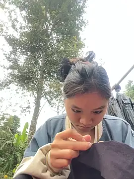 Snapshot of __Nhug__05 chatting on 10-29-25, 08:05   Nhug  05 online show from 10-29-25, 08:05