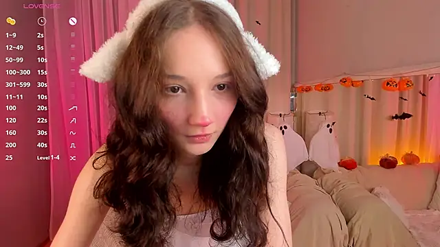 Snapshot of MilliMouse chatting on 10-24-25, 11:01 MilliMouse online show from 10-24-25, 11:01