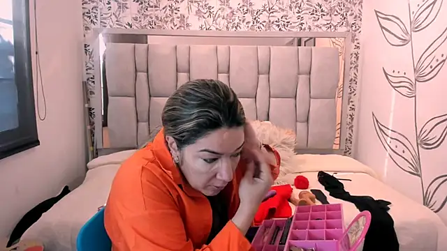 Snapshot of Chanel__Rose__ chatting on 09-24-25, 12:19 Chanel Rose online show from 09-24-25, 12:19