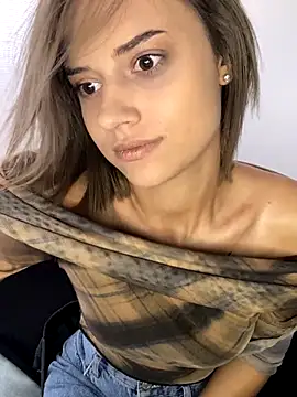 Snapshot of AishaKali chatting on 09-19-25, 09:00 AishaKali online show from 09-19-25, 09:00