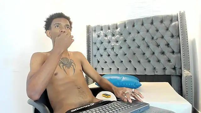 Snapshot of nero_reyd chatting on 06-06-26, 08:35 nero reyd online show from 06-06-26, 08:35