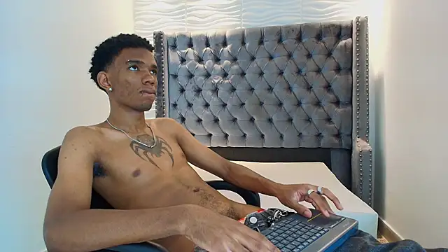 Snapshot of nero_reyd chatting on 06-12-26, 07:13 nero reyd online show from 06-12-26, 07:13