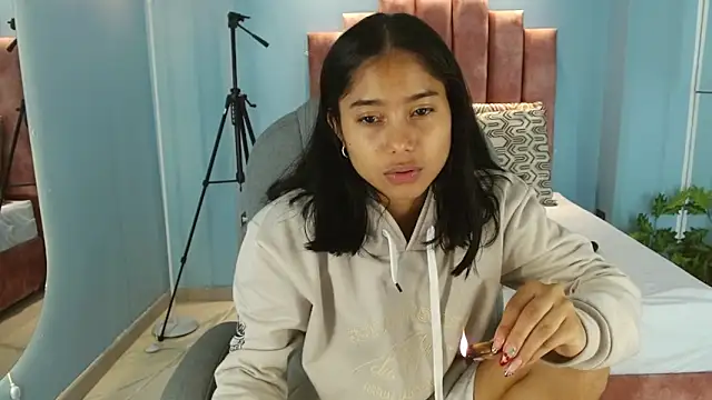 Milaa Star  online show from 02-12-26, 04:18