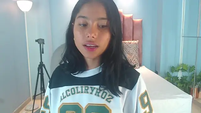 Milaa Star  online show from 02-13-26, 03:02