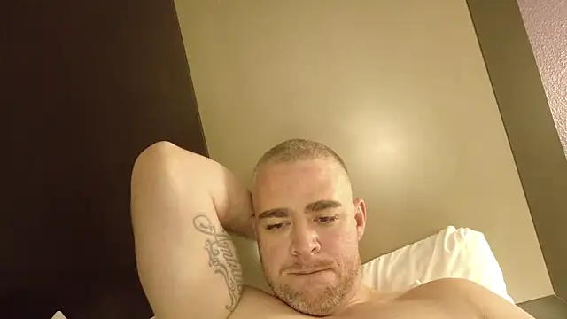 Dallasbest214 online show from 10-31-25, 07:42